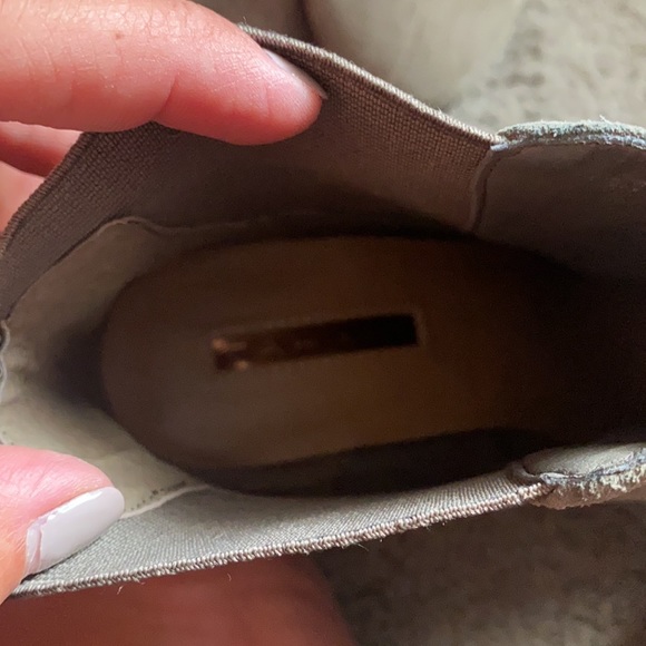 Never worn size 7.5 Tahari Boots - Picture 7 of 7